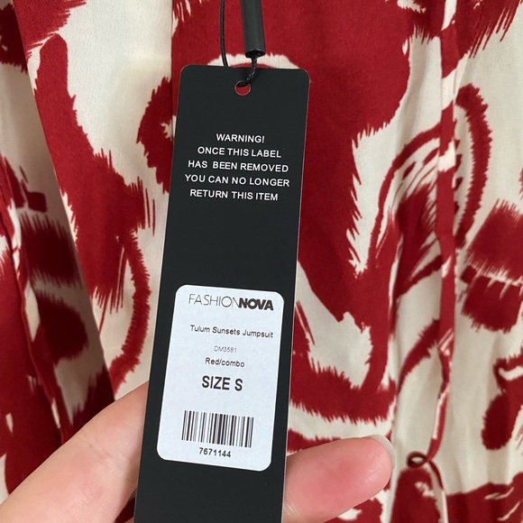 Fashion Nova Ruffle Sleeve Open Back Red & White Pleated Leg Jumpsuit Size Small - Picture 9 of 9